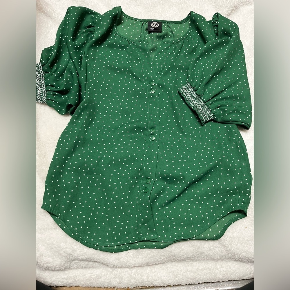 𝅺GREEN Bobeau polka dot and button blouse with embroidery detail